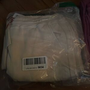 Sundry cropped raw ended sweatpants. Sx3
Meaning large.